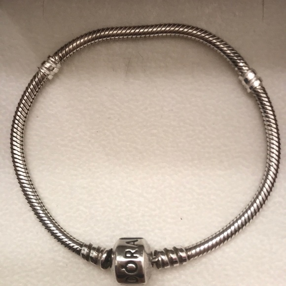 Pandora .925 Sterling Silver bracelet GORGEOUS! - Picture 3 of 4